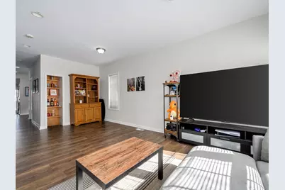4642 W Warwick Avenue, Chicago, IL 60641 - Photo 4
