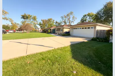 8501 S 82nd Court, Hickory Hills, IL 60457 - Photo 4