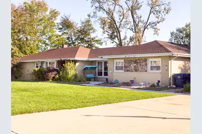 8501 S 82nd Court, Hickory Hills, IL 60457 - Photo 2