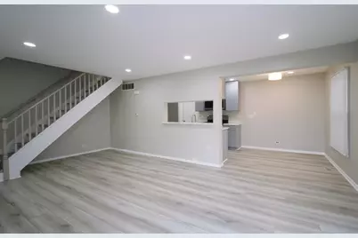 360 Farmingdale Circle #360, Vernon Hills, IL 60061 - Photo 4