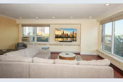 3180 N Lake Shore Drive #4H, Chicago, IL 60657 - Photo 4
