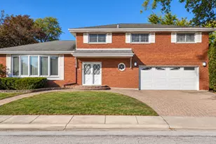7057 N Kilpatrick Ave, Lincolnwood, IL 60712 - Photo 1