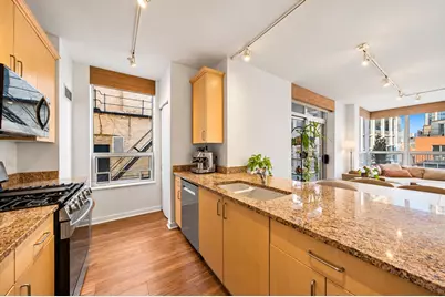 330 W Grand Avenue #807, Chicago, IL 60654 - Photo 12