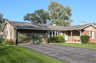 660 Magnolia Ln, Elk Grove Village, IL 60007 - Photo 1