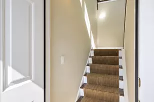 618 W Oakdale Ave, Chicago, IL 60657 - Photo 2