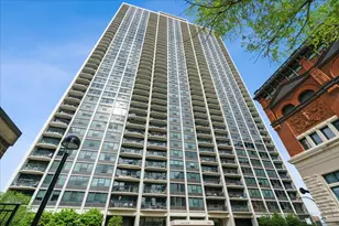 1560 N Sandburg Terrace, Chicago, IL 60610 - Photo 1