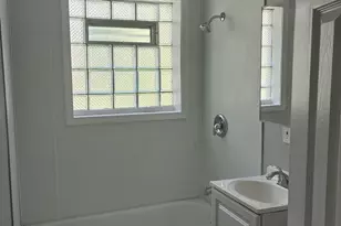 9713 S Oglesby Ave, Chicago, IL 60617 - Photo 4