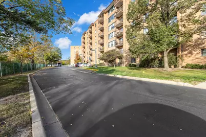1777 W Crystal Lane #206, Mount Prospect, IL 60056 - Photo 4
