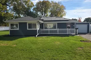 421 View St, Ottawa, IL 61350 - Photo 1