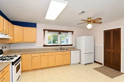 410 Cedarcrest Drive, Streamwood, IL 60107 - Photo 8