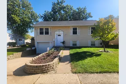 413 E Fullerton Avenue, Glendale Heights, IL 60139 - Photo 2