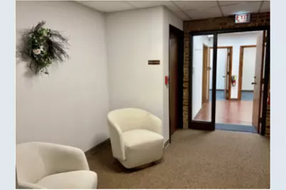 501 W Ogden Avenue W #7, Hinsdale, IL 60521 - Photo 4