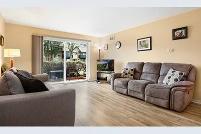 5A Kingery Quarter #5-104, Willowbrook, IL 60527 - Photo 2
