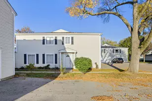 1256 Cove Dr, Prospect Heights, IL 60070 - Photo 1