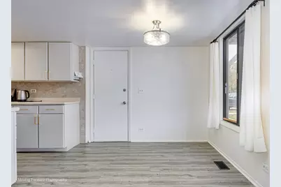 2S771 Winchester Circle E #3, Warrenville, IL 60555 - Photo 8