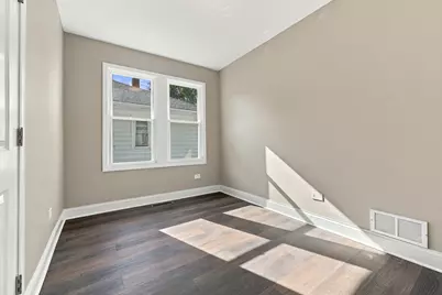 616 Raymond Street, Elgin, IL 60120 - Photo 12