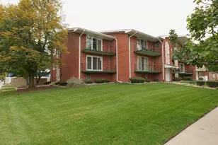 9605 S Komensky Ave, Oak Lawn, IL 60453 - Photo 1