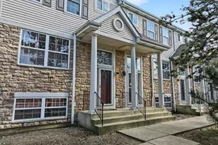 882 S Insignia Ct, Palatine, IL 60067 - Photo 1