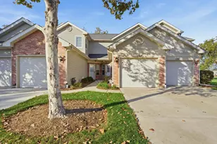 122 Golfview Dr, Glendale Heights, IL 60139 - Photo 1