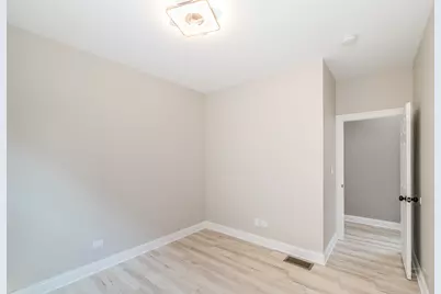 1127 N Parkside Avenue, Chicago, IL 60651 - Photo 8