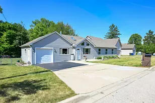 308 Beach Dr, Algonquin, IL 60102 - Photo 1