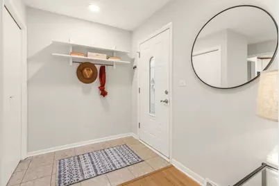734 Laramie Avenue, Glenview, IL 60025 - Photo 2