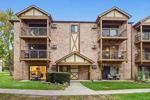 831 S Dwyer Ave, Arlington Heights, IL 60005 - Photo 1