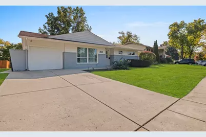 153 Crest Avenue, Elk Grove Village, IL 60007 - Photo 2