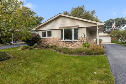 5860 Virginia Avenue, Clarendon Hills, IL 60514 - Photo 1