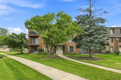 700 N Briar Hill Lane #5, Addison, IL 60101 - Photo 1