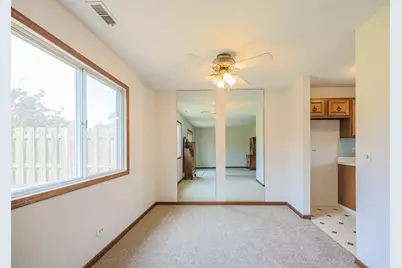 472 Esselen Court, Carol Stream, IL 60188 - Photo 8