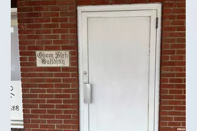 300 E Broadway Boulevard, Johnston City, IL 62951 - Photo 8