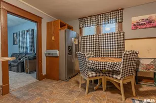 727 N Broadway Ave, Salem, IL 62881 - Photo 10