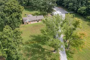 1723 Walnut Hill Rd, Centralia, IL 62801 - Photo 6