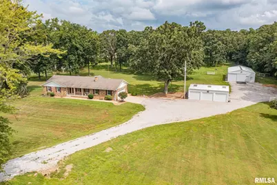 1723 Walnut Hill Road, Centralia, IL 62801 - Photo 4