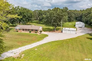 1723 Walnut Hill Rd, Centralia, IL 62801 - Photo 4