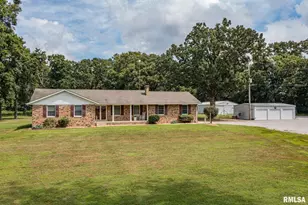 1723 Walnut Hill Rd, Centralia, IL 62801 - Photo 2