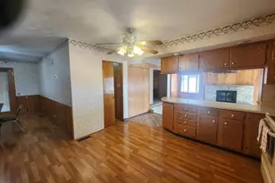 300 N 8th St, Earlville, IL 62932 - Photo 20