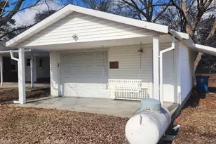 300 N 8th St, Earlville, IL 62932 - Photo 4