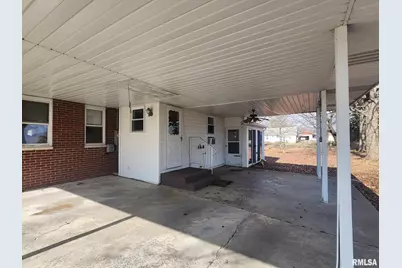 300 N 8th Street, Earlville, IL 62932 - Photo 8