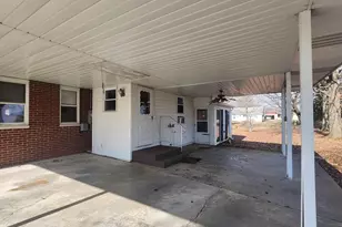 300 N 8th St, Earlville, IL 62932 - Photo 8