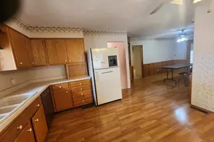 300 N 8th St, Earlville, IL 62932 - Photo 18