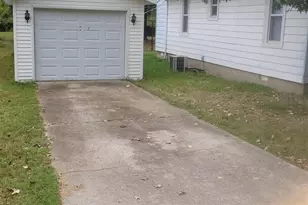 211 W Bryan Street, Herrin, IL 62948 - Photo 4