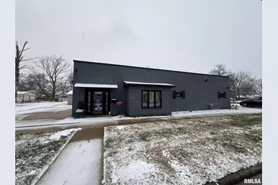 424 N College Street, Centralia, IL 62801 - Photo 1