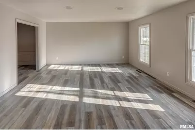 333 N Lakeview Drive, Salem, IL 62881 - Photo 4