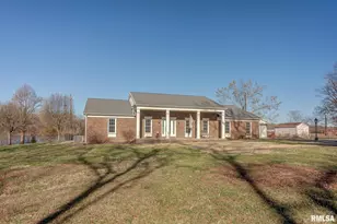 333 N Lakeview Dr, Salem, IL 62881 - Photo 1