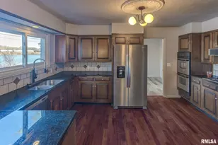 333 N Lakeview Dr, Salem, IL 62881 - Photo 20