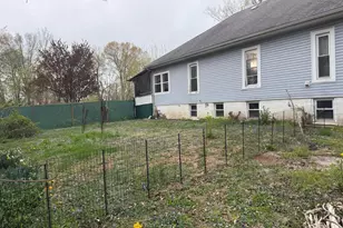 315 W Furlong St, Carrier Mills, IL 62917 - Photo 10