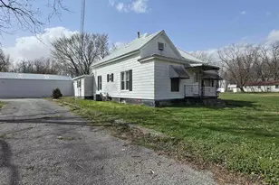 205 Shaw St, Harrisburg, IL 62946 - Photo 2