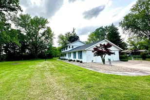 1 Estate Dr, Centralia, IL 62801 - Photo 4